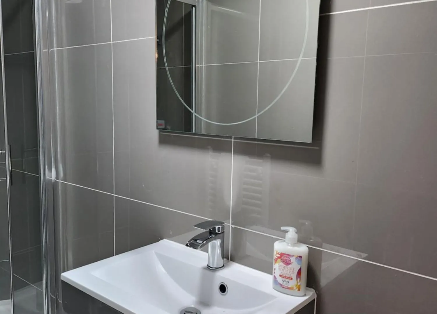 Aparthotel Flat 1 - 10 Min To Centre By Property Promise Cardiff 0*,  United Kingdom