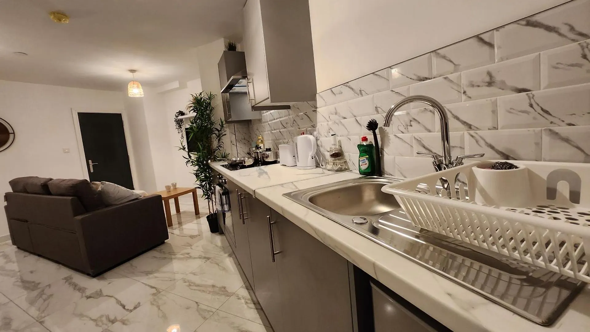 Aparthotel Flat 1 - 10 Min To Centre By Property Promise Cardiff